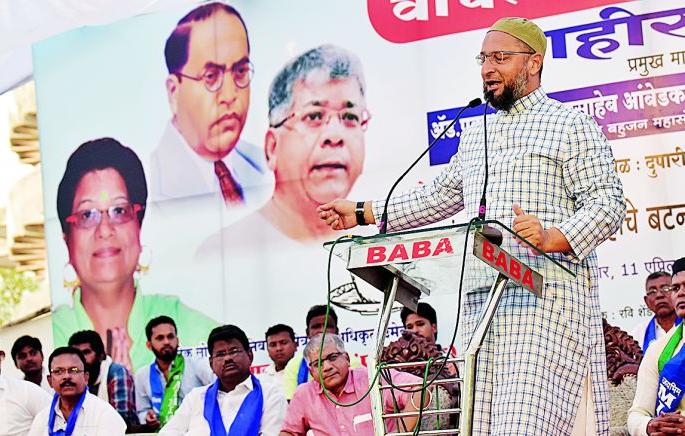 Chawkidar spreads Hindu-Muslim hatred: Asaduddin Owaisi | चौकीदार पसरवतोय हिंदू-मुस्लीम द्वेष : असदुद्दीन ओवेसी Chawkidar spreads Hindu-Muslim hatred: Asaduddin Owaisi | चौकीदार पसरवतोय हिंदू-मुस्लीम द्वेष : असदुद्दीन ओवेसी