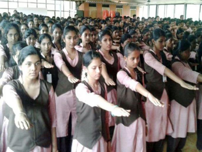 Voteline Day's Anoshima oath in Gujarat, 'Do not get married without parents' permission' | गुजरातमध्ये 'व्हॅलेंटाईन डे'ची अनोखी शपथ, 'आई-वडिलांच्या परवानगीशिवाय लग्न नको' Voteline Day's Anoshima oath in Gujarat, 'Do not get married without parents' permission' | गुजरातमध्ये 'व्हॅलेंटाईन डे'ची अनोखी शपथ, 'आई-वडिलांच्या परवानगीशिवाय लग्न नको'