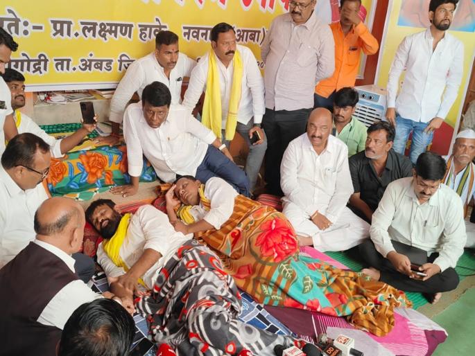 Courtesy of state government delegation fruitless; Laxman Hake, Navnath Waghmare of OBC reservation defense insists on hunger strike | शिष्टमंडळाची शिष्टाई निष्फळ; ओबीसी आरक्षण बचावचे हाके, वाघमारे उपोषणावर ठाम Courtesy of state government delegation fruitless; Laxman Hake, Navnath Waghmare of OBC reservation defense insists on hunger strike | शिष्टमंडळाची शिष्टाई निष्फळ; ओबीसी आरक्षण बचावचे हाके, वाघमारे उपोषणावर ठाम