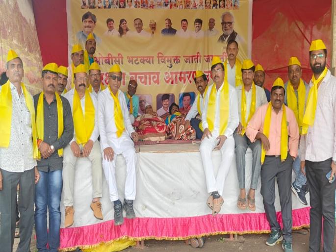 The government does not value the feelings of OBCs, alleges the hunger strikers in Antarwali Sarati. | लेखी आश्वासनाशिवाय उपोषण थांबणार नाही; अंतरवाली सराटीत ओबीसी आंदोलक आक्रमक! The government does not value the feelings of OBCs, alleges the hunger strikers in Antarwali Sarati. | लेखी आश्वासनाशिवाय उपोषण थांबणार नाही; अंतरवाली सराटीत ओबीसी आंदोलक आक्रमक!