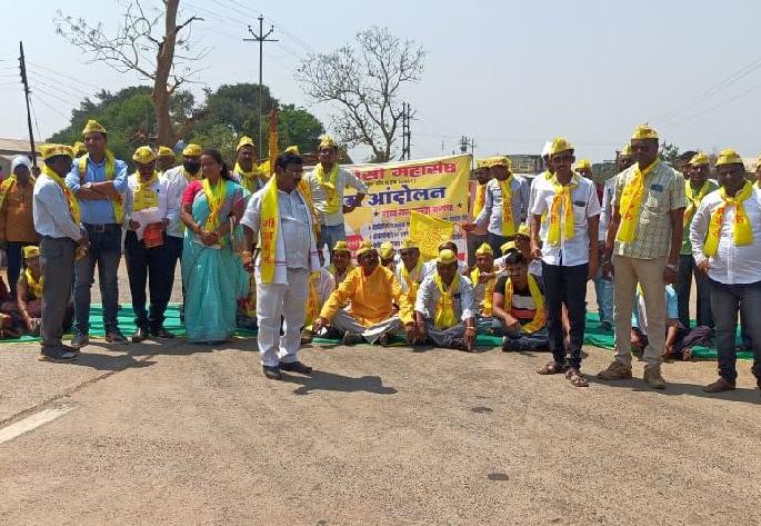 Chakka Jam agitation of OBCs in Chandrapur for various demands including reservation | आरक्षणासह विविध मागण्यांसाठी ओबीसींचे चंद्रपुरात चक्का जाम आंदोलन Chakka Jam agitation of OBCs in Chandrapur for various demands including reservation | आरक्षणासह विविध मागण्यांसाठी ओबीसींचे चंद्रपुरात चक्का जाम आंदोलन