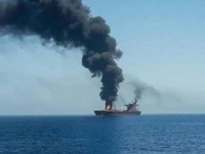 The violence of Houthi rebels reached India's doorstep! Drone attack on ship in Arabian sea | हुथी बंडखोरांची हिंसा भारताच्या दारात पोहोचली! अरबी समुद्रात जहाजावर केला ड्रोन हल्ला The violence of Houthi rebels reached India's doorstep! Drone attack on ship in Arabian sea | हुथी बंडखोरांची हिंसा भारताच्या दारात पोहोचली! अरबी समुद्रात जहाजावर केला ड्रोन हल्ला