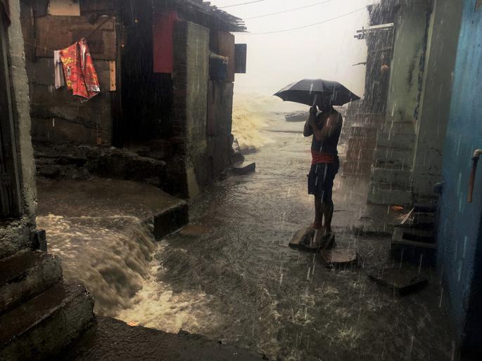 Risk of 'Oki', 39 victims till date; 167 fisherman missing | ‘ओखी’चा धोका टळला, आतापर्यंत ३९ बळी; १६७ मच्छीमार बेपत्ता Risk of 'Oki', 39 victims till date; 167 fisherman missing | ‘ओखी’चा धोका टळला, आतापर्यंत ३९ बळी; १६७ मच्छीमार बेपत्ता
