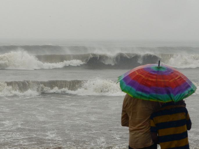 Consequences of hurricane short press strips | चक्रीवादळाचे कमी दाबाच्या पट्ट्यांत रुपांतर