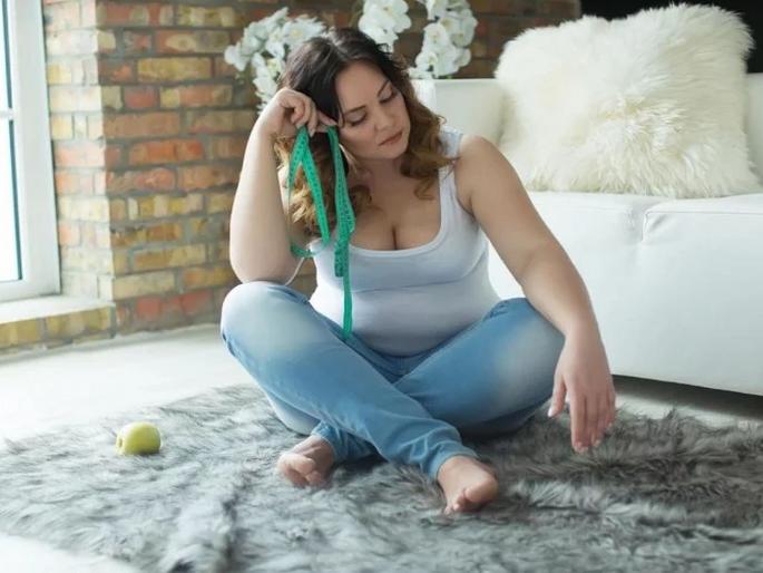 Odd taxes different from other countries | बोंबला! कुठे कंबरेच्या आकारावर तर कुठे लठ्ठपणावर वसूल केला जातो टॅक्स...