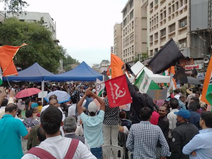 loud chanting as Prime Minister Narendra Modi arrived at Dagdusheth pune latest news | "कोण आला रे, कोण आला..." दगडूशेठ मंदिराजवळ पंतप्रधान नरेंद्र मोदींच्या विरोधात नारेबाजी loud chanting as Prime Minister Narendra Modi arrived at Dagdusheth pune latest news | "कोण आला रे, कोण आला..." दगडूशेठ मंदिराजवळ पंतप्रधान नरेंद्र मोदींच्या विरोधात नारेबाजी