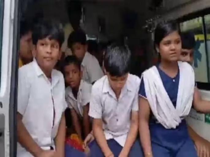 odisha about 100 students fell ill after eating mid day meal in balasore | निष्काळजीपणाचा कळस! मध्यान्ह भोजनात सापडली पाल; १०० मुलं पडली आजारी, घटनेने खळबळ odisha about 100 students fell ill after eating mid day meal in balasore | निष्काळजीपणाचा कळस! मध्यान्ह भोजनात सापडली पाल; १०० मुलं पडली आजारी, घटनेने खळबळ