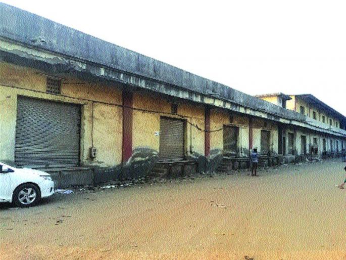 Workers continue to be investigated; Governor's instructions to complete in five days | कामगारांची तपासणी सुरू; पाच दिवसांत पूर्ण करण्याचे प्रांताधिकाऱ्यांचे निर्देश Workers continue to be investigated; Governor's instructions to complete in five days | कामगारांची तपासणी सुरू; पाच दिवसांत पूर्ण करण्याचे प्रांताधिकाऱ्यांचे निर्देश