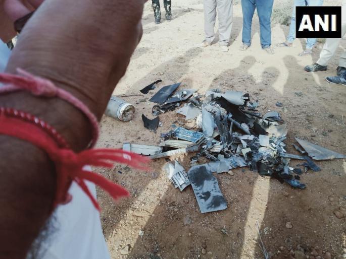 Indian Air Strike: Pakistani drone destroyed in Indian army near gujrat border | Indian Air Strike : भारतीय हद्दीत घुसणारा पाकिस्तानी ड्रोन नष्ट, सैन्याचा असाही एक स्ट्राईक Indian Air Strike: Pakistani drone destroyed in Indian army near gujrat border | Indian Air Strike : भारतीय हद्दीत घुसणारा पाकिस्तानी ड्रोन नष्ट, सैन्याचा असाही एक स्ट्राईक