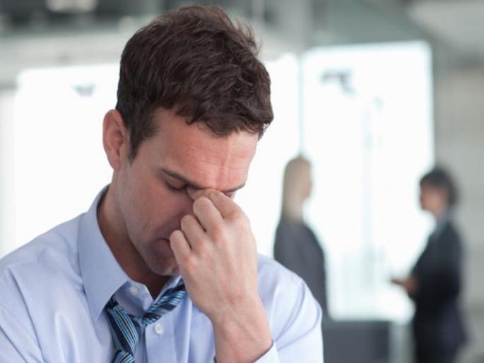 Is your job giving you tension | ऑफिसमुळे पडलाय का तुमच्या वागण्यात बदल? Is your job giving you tension | ऑफिसमुळे पडलाय का तुमच्या वागण्यात बदल?