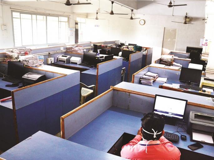 Diwali of government officials, employees not over; Silence in the office till 10.30 am | सरकारी अधिकारी, कर्मचाऱ्यांची दिवाळी संपेना; कार्यालयात १०.३० वाजेपर्यंत सन्नाटा Diwali of government officials, employees not over; Silence in the office till 10.30 am | सरकारी अधिकारी, कर्मचाऱ्यांची दिवाळी संपेना; कार्यालयात १०.३० वाजेपर्यंत सन्नाटा