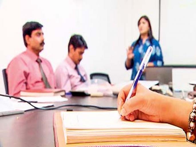 Shocking a japanese government workers punished with pay cut for leaving work 2 minutes early | बापरे! वेळेच्या २ मिनिटं आधीच ऑफिस सोडलं म्हणून सरकारी कामगाराचा कापला पगार अन्.... Shocking a japanese government workers punished with pay cut for leaving work 2 minutes early | बापरे! वेळेच्या २ मिनिटं आधीच ऑफिस सोडलं म्हणून सरकारी कामगाराचा कापला पगार अन्....