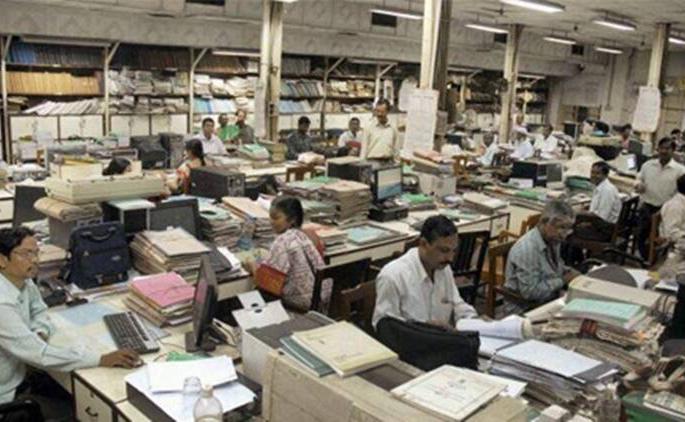 Steps to be taken by the revenue clerk staff; The post of clerk has now been renamed 'New' revenue assistance | महसूल क्लर्क कर्मचार्यांना गणराय पावले; 'लिपीक' पदाचे 'नवे' नामकरण झाले Steps to be taken by the revenue clerk staff; The post of clerk has now been renamed 'New' revenue assistance | महसूल क्लर्क कर्मचार्यांना गणराय पावले; 'लिपीक' पदाचे 'नवे' नामकरण झाले