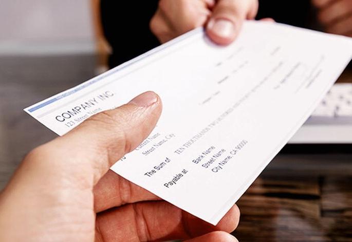 Officers will give One day's salary for the drought-hit people | दुष्काळग्रस्तांसाठी अधिकारी देणार एक दिवसाचे वेतन! Officers will give One day's salary for the drought-hit people | दुष्काळग्रस्तांसाठी अधिकारी देणार एक दिवसाचे वेतन!