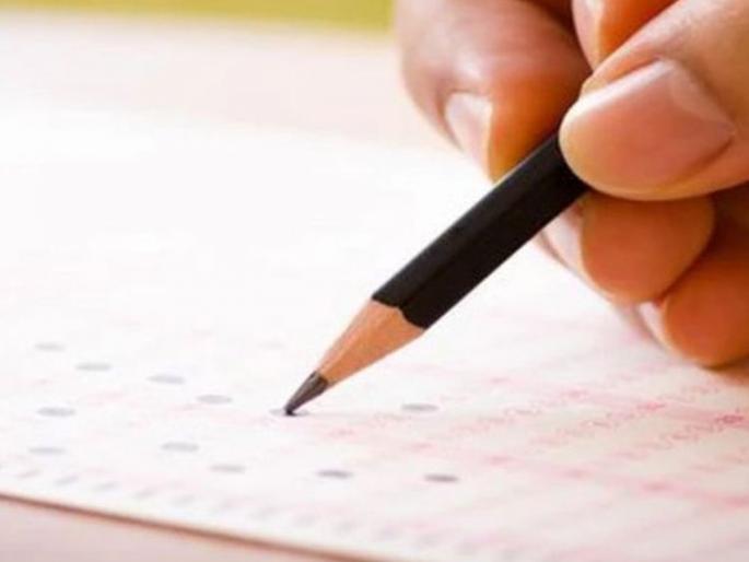 Offline papers solved by students instead of online! | ऑनलाईनऐवजी विद्यार्थ्यांनी सोडविले ऑफलाईन पेपर ! Offline papers solved by students instead of online! | ऑनलाईनऐवजी विद्यार्थ्यांनी सोडविले ऑफलाईन पेपर !