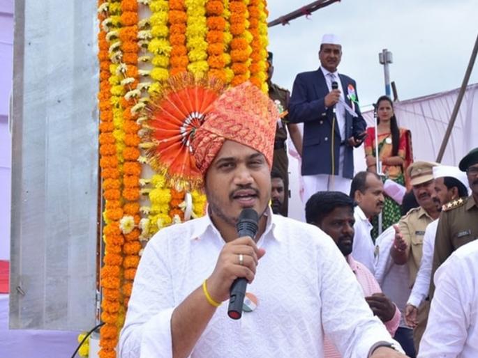 ED officials set up question room for NCP MLA Rohit Pawar | Rohit Pawar: रोहित पवारांसाठी ईडी अधिकाऱ्यांनी तयार केली प्रश्नांची जंत्री; अडचणीत वाढ होणार? ED officials set up question room for NCP MLA Rohit Pawar | Rohit Pawar: रोहित पवारांसाठी ईडी अधिकाऱ्यांनी तयार केली प्रश्नांची जंत्री; अडचणीत वाढ होणार?