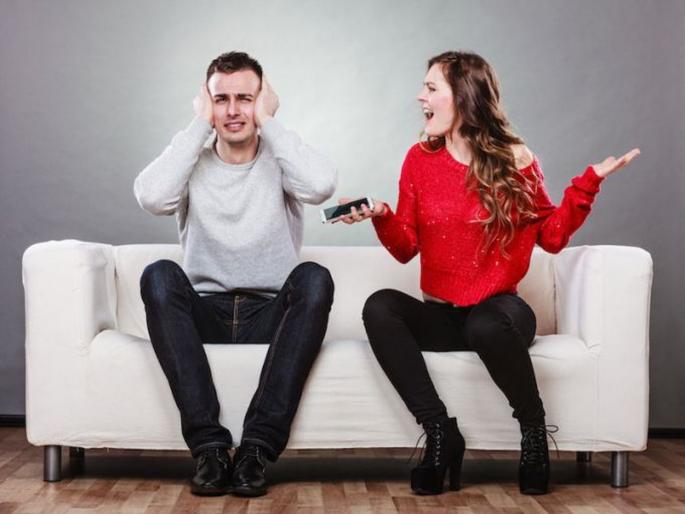 How to control when your girlfriend checking your phone | म्हणून गर्लफ्रेंड तुमचा फोन चेक करते, जाणून घ्या फोन चेक करण्यापासून रोखण्याचा खास फंडा.... How to control when your girlfriend checking your phone | म्हणून गर्लफ्रेंड तुमचा फोन चेक करते, जाणून घ्या फोन चेक करण्यापासून रोखण्याचा खास फंडा....