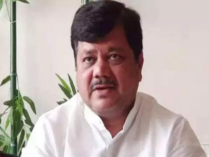 Shiv Sena maintained its aggressive stance against Opposition Leader Praveen Darekar. | विरोधी पक्षनेते दरेकर फरार की अटकेत?; शिवसेनेच्या बोचऱ्या प्रश्नाने विधान परिषदेत गदारोळ Shiv Sena maintained its aggressive stance against Opposition Leader Praveen Darekar. | विरोधी पक्षनेते दरेकर फरार की अटकेत?; शिवसेनेच्या बोचऱ्या प्रश्नाने विधान परिषदेत गदारोळ