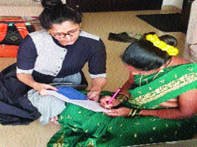 He gave a new identity by literacy | मोलकरणीस साक्षर करून त्यांनी दिली नवी ओळख