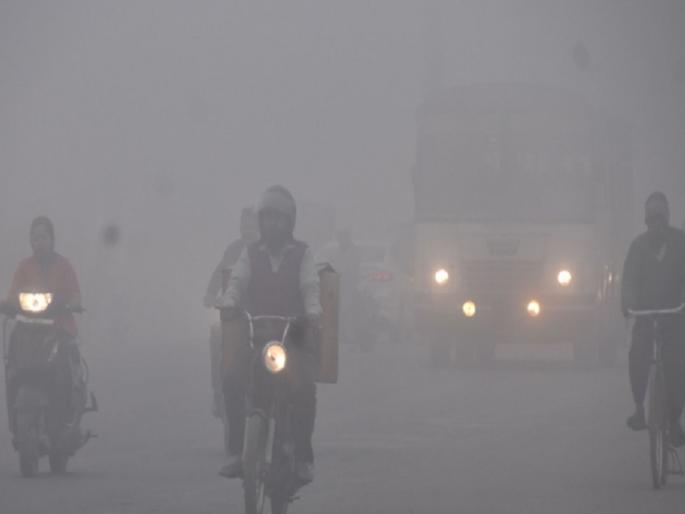 Temperature down to 1.5 degrees in delhi; Dense fog disrupts traffic | दिल्लीचा झाला बर्फ, तापमान १.५ अंशांपर्यंत खाली; दाट धुक्यांनी वाहतूक विस्कळीत Temperature down to 1.5 degrees in delhi; Dense fog disrupts traffic | दिल्लीचा झाला बर्फ, तापमान १.५ अंशांपर्यंत खाली; दाट धुक्यांनी वाहतूक विस्कळीत