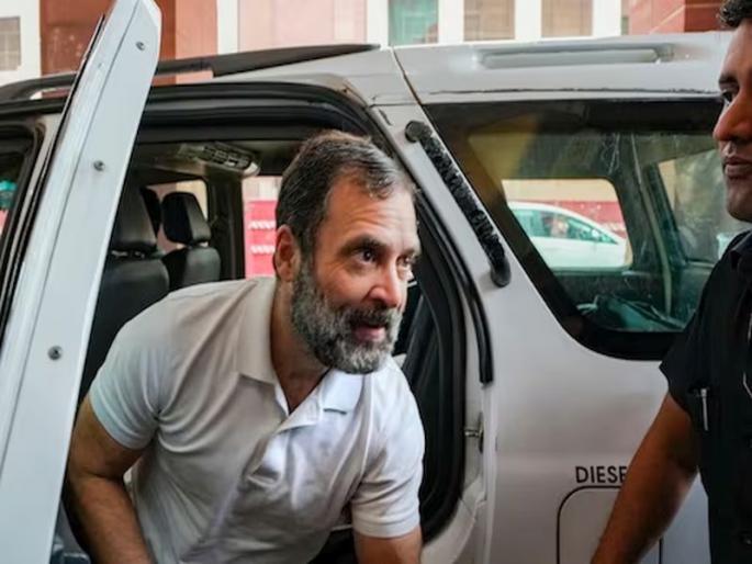 Vacate government bungalow, notice to Rahul Gandhi; Demonstrations by opposition MPs wearing black clothes | 'सावरकरांचे नाव घेऊ नका', महाराष्ट्रातील काँग्रेस खासदारांचा दबाव; राज्यातील वाद पोहचला थेट दिल्लीत Vacate government bungalow, notice to Rahul Gandhi; Demonstrations by opposition MPs wearing black clothes | 'सावरकरांचे नाव घेऊ नका', महाराष्ट्रातील काँग्रेस खासदारांचा दबाव; राज्यातील वाद पोहचला थेट दिल्लीत