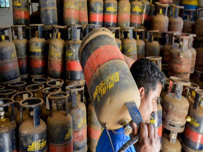 Oil Ministry to Release Commercial LPG Cylinders States to Identify Beneficiaries | राज्य सरकार ठरवणार कोणाला मिळणार कमर्शियल गॅस सिलिंडर; रुग्णालय, शाळांना प्राधान्य, सरकारचा नवा नियम Oil Ministry to Release Commercial LPG Cylinders States to Identify Beneficiaries | राज्य सरकार ठरवणार कोणाला मिळणार कमर्शियल गॅस सिलिंडर; रुग्णालय, शाळांना प्राधान्य, सरकारचा नवा नियम