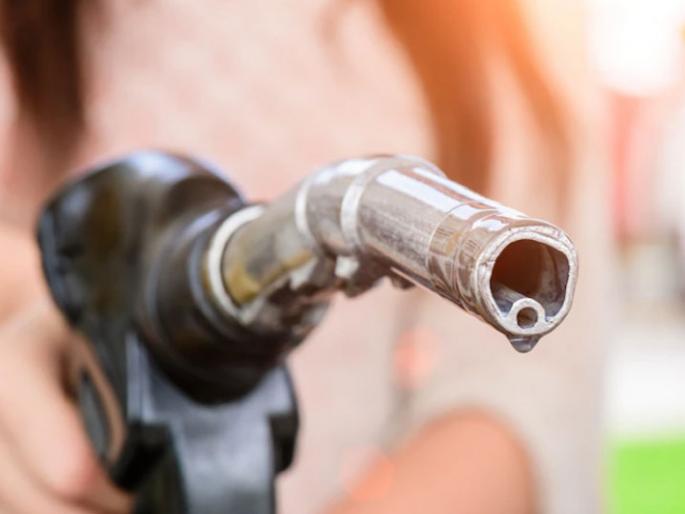 Now America will become an oil 'friend'; India will reduce cheap Russian oil imports after US sanctions | आता अमेरिका बनणार तेल ‘मित्र’; USच्या निर्बंधांनंतर भारत स्वस्त रशियन तेल आयात कमी करणार Now America will become an oil 'friend'; India will reduce cheap Russian oil imports after US sanctions | आता अमेरिका बनणार तेल ‘मित्र’; USच्या निर्बंधांनंतर भारत स्वस्त रशियन तेल आयात कमी करणार