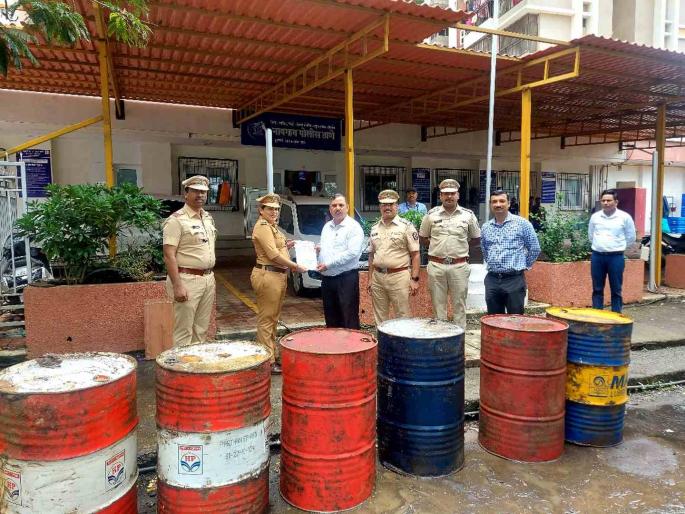 27 lakh crude base oil seized; Success to Naigaon Crime Disclosure Branch | २७ लाखांचे कच्चे बेस ऑइल हस्तगत; नायगाव गुन्हे प्रकटीकरण शाखेस यश