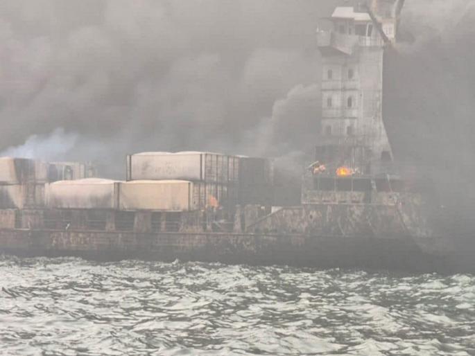 Major accident in the North Sea; Fatal collision between oil tanker and cargo ship | ब्रिटनच्या समुद्रात मोठा अपघात; तेल टँकर आणि मालवाहू जहाजाची भीषण टक्कर, अनेक जखमी Major accident in the North Sea; Fatal collision between oil tanker and cargo ship | ब्रिटनच्या समुद्रात मोठा अपघात; तेल टँकर आणि मालवाहू जहाजाची भीषण टक्कर, अनेक जखमी