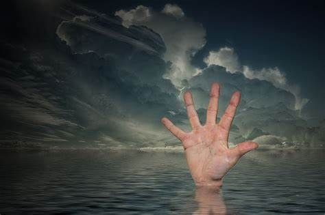 Both drowned in Kanhan river while tempted to swim | पोहण्याच्या मोहात कन्हान नदीत दोघे बुडाले Both drowned in Kanhan river while tempted to swim | पोहण्याच्या मोहात कन्हान नदीत दोघे बुडाले