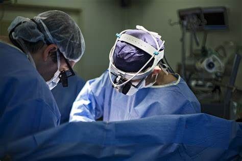 Her 'femininity' was rewarded by the doctors of 'Super'; At the age of 19, it was discovered that there was no vaginal passage at birth | ‘सुपर’च्या डॉक्टरांनी बहाल केले तिचे ‘स्त्रीत्व’; जन्मत:च योनीचा मार्ग नसल्याचे वयाच्या १९ व्या वर्षी कळले