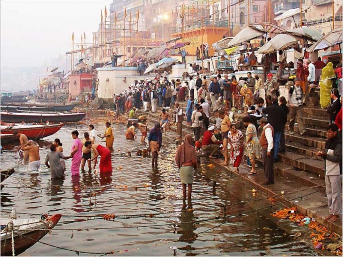 Visas to Pakistani Hindus for Immersion of Bones in Ganga River | गंगेत अस्थी विसर्जनासाठी पाकिस्तानी हिंदूंना व्हिसा; ४०० पाकिस्तानी हिंदूंच्या अस्थी कराचीत Visas to Pakistani Hindus for Immersion of Bones in Ganga River | गंगेत अस्थी विसर्जनासाठी पाकिस्तानी हिंदूंना व्हिसा; ४०० पाकिस्तानी हिंदूंच्या अस्थी कराचीत