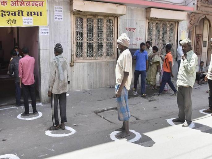 CoronaVirus : Know importance of social distancing for fight with corona virus myb | CoronaVirus : सावधान! किराणासामान, दुधासह व्हायरसपण आणताय का घरी? अशी घ्या काळजी CoronaVirus : Know importance of social distancing for fight with corona virus myb | CoronaVirus : सावधान! किराणासामान, दुधासह व्हायरसपण आणताय का घरी? अशी घ्या काळजी