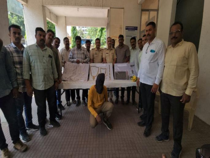 House-breaking to blow money in a dance bar in kalyan | डान्सबारमध्ये पैसे उधळण्यासाठी ताे करायचा घरफाेड्या; त्याला पकडण्यासाठी पाेलिसांची झाली महिनाभर दमछाक House-breaking to blow money in a dance bar in kalyan | डान्सबारमध्ये पैसे उधळण्यासाठी ताे करायचा घरफाेड्या; त्याला पकडण्यासाठी पाेलिसांची झाली महिनाभर दमछाक