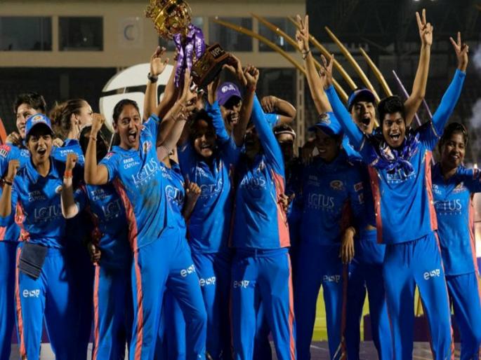 Who says women don't know anything about cricket? | कोण म्हणतं, बायकांना क्रिकेटमधलं काही कळत नाही? Who says women don't know anything about cricket? | कोण म्हणतं, बायकांना क्रिकेटमधलं काही कळत नाही?