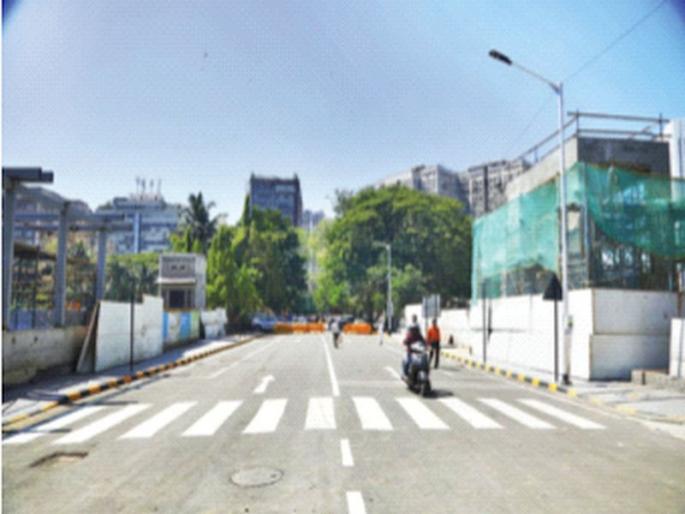 Metros started running and the roads became empty | मेट्राे मार्गी लागली आणि रस्ते झाले माेकळे; काेंडी कमी, चालकांना दिलासा Metros started running and the roads became empty | मेट्राे मार्गी लागली आणि रस्ते झाले माेकळे; काेंडी कमी, चालकांना दिलासा