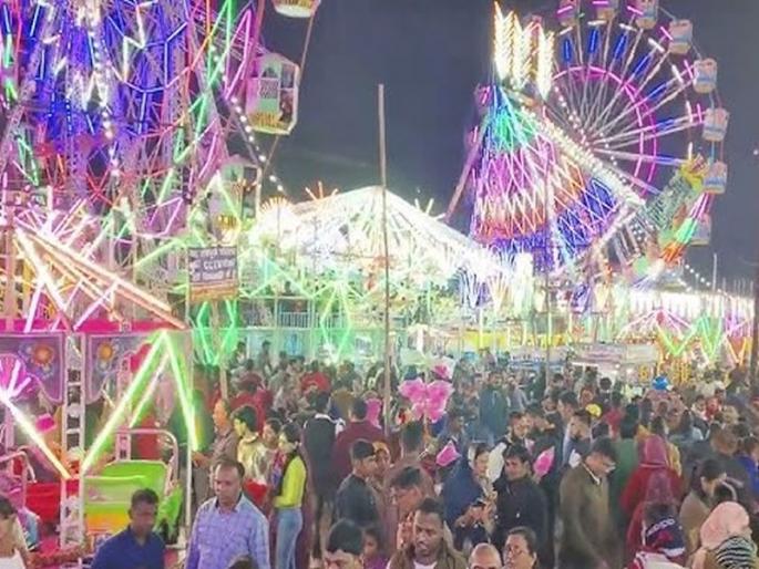 A young man who was sitting in a pall during the pilgrimage suffered a head injury when he got dizzy while coming down. | मजा म्हणून यात्रेतील पाळण्यात बसला; खाली उतरल्यावर चक्कर येऊन पडला, रुग्णालयात दाखल A young man who was sitting in a pall during the pilgrimage suffered a head injury when he got dizzy while coming down. | मजा म्हणून यात्रेतील पाळण्यात बसला; खाली उतरल्यावर चक्कर येऊन पडला, रुग्णालयात दाखल