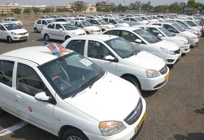 ... ola and uber warn to long march on 'Matoshree' , diwakar rawate couldnt solve strike | Ola Uber Strike: तर दोन दिवसांनी 'मातोश्री'वर मोर्चा काढू, ओला-उबर चालकांचा इशारा ... ola and uber warn to long march on 'Matoshree' , diwakar rawate couldnt solve strike | Ola Uber Strike: तर दोन दिवसांनी 'मातोश्री'वर मोर्चा काढू, ओला-उबर चालकांचा इशारा