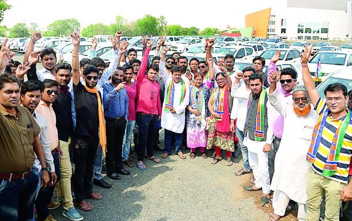 Give the business, otherwise run! | व्यवसाय द्या, नाहीतर चालते व्हा ! Give the business, otherwise run! | व्यवसाय द्या, नाहीतर चालते व्हा !