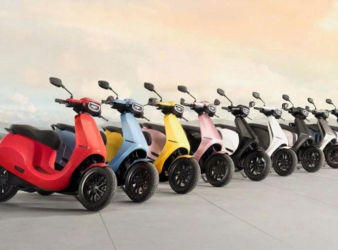 ola sold 30000 electric scooter in april highest ev sales in a single month | Ola Electric ची मार्केटमध्ये धूम! एका महिन्यात 30 हजार स्कूटरची विक्री, लोकप्रियता वाढली