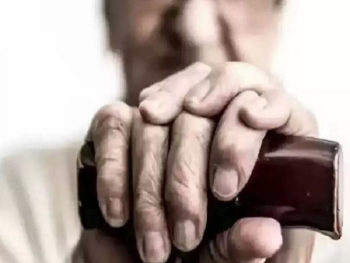 Complaint against the child written by the father with trembling hands; Social numbness | थरथरत्या हाताने वडिलांनी लिहिली मुलाविरुद्ध तक्रार; समाजमन सुन्न