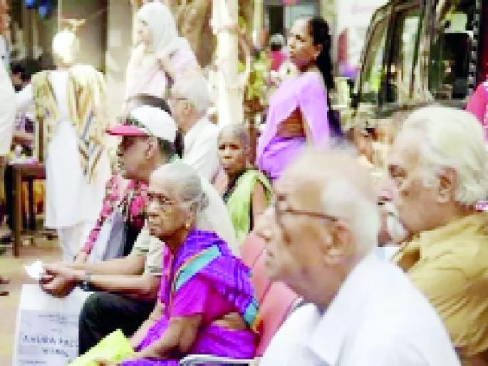 Sub-divisional officers can appeal to senior citizens | उपविभागीय अधिकाऱ्यांकडे ज्येष्ठांना दाद मागता येणार Sub-divisional officers can appeal to senior citizens | उपविभागीय अधिकाऱ्यांकडे ज्येष्ठांना दाद मागता येणार