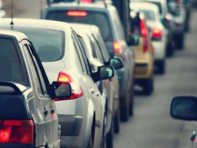 Pay double the fee, drive a 20-year-old car; Central government changes Motor Vehicle Act | दुप्पट शुल्क द्या, चालवा तब्बल २० वर्षे जुनी गाडी; केंद्र सरकारकडून मोटार वाहन कायद्यात बदल Pay double the fee, drive a 20-year-old car; Central government changes Motor Vehicle Act | दुप्पट शुल्क द्या, चालवा तब्बल २० वर्षे जुनी गाडी; केंद्र सरकारकडून मोटार वाहन कायद्यात बदल