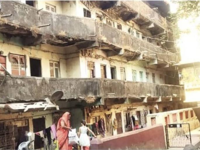 Nagpur: Due to dilapidated buildings and dangerous wiring, students' lives are in danger, neglect of the administration | Nagpur: जीर्ण इमारती व धोकादायक वायरिंगमुळे विद्यार्थ्यांचा जीव धोक्यात, प्रशासनाचे दुर्लक्ष Nagpur: Due to dilapidated buildings and dangerous wiring, students' lives are in danger, neglect of the administration | Nagpur: जीर्ण इमारती व धोकादायक वायरिंगमुळे विद्यार्थ्यांचा जीव धोक्यात, प्रशासनाचे दुर्लक्ष