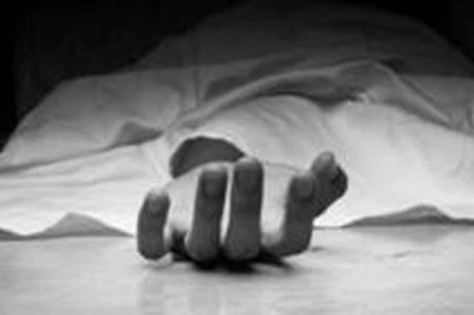 The retired government official did the end of a lonely life | निवृत्त शासकीय अधिकाऱ्याने केला एकाकी जीवनाचा अंत The retired government official did the end of a lonely life | निवृत्त शासकीय अधिकाऱ्याने केला एकाकी जीवनाचा अंत