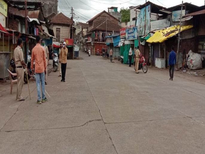 ... Strict enforcement finally started in old Nashik! | ...अखेर जुन्या नाशकात कठोर अंमलबजावणी सुरू ! ... Strict enforcement finally started in old Nashik! | ...अखेर जुन्या नाशकात कठोर अंमलबजावणी सुरू !