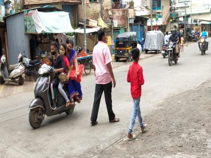 Restricted area on paper only: | प्रतिबंधित क्षेत्र कागदावरच : जुन्या नाशकात नियमांचा फज्जा Restricted area on paper only: | प्रतिबंधित क्षेत्र कागदावरच : जुन्या नाशकात नियमांचा फज्जा