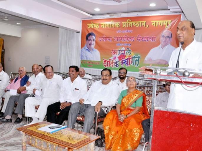 Stop the overriding of senior elders : Dutta Meghe | कुटूंबातील ज्येष्ठांची अवहेलना थांबवा : दत्ता मेघे Stop the overriding of senior elders : Dutta Meghe | कुटूंबातील ज्येष्ठांची अवहेलना थांबवा : दत्ता मेघे