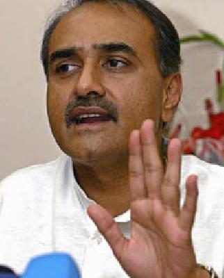 NCP's opposition to Modi's inquiry | मोदींच्या चौकशीला राष्ट्रवादीचा विरोध