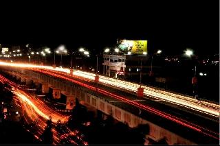 Flight bridge lights short | उड्डाण पुलावरील दिवे शॉर्ट